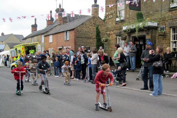 Whit Races 2010 5.jpg -                                